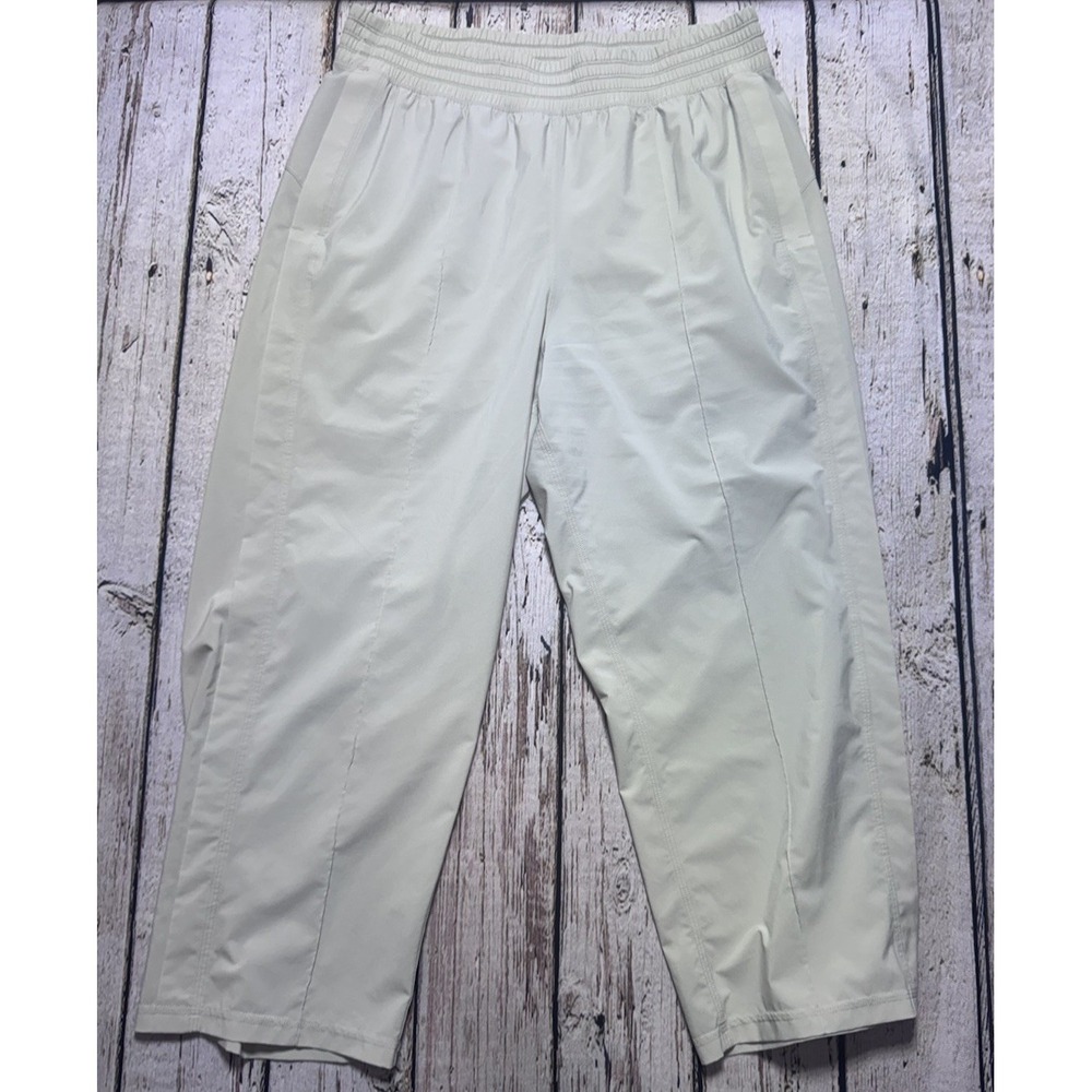 Lululemon Sandstone Wanderer Crop Size 10 Elastic Waist Pull On Stretch LW6BA8S